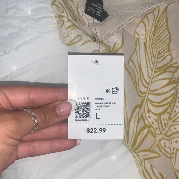 BRAND NEW FOREVER 21 DRESS!! - Picture 4 of 4